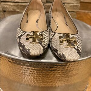 Tory Burch Chelsea Snakeskin Loafers size 9